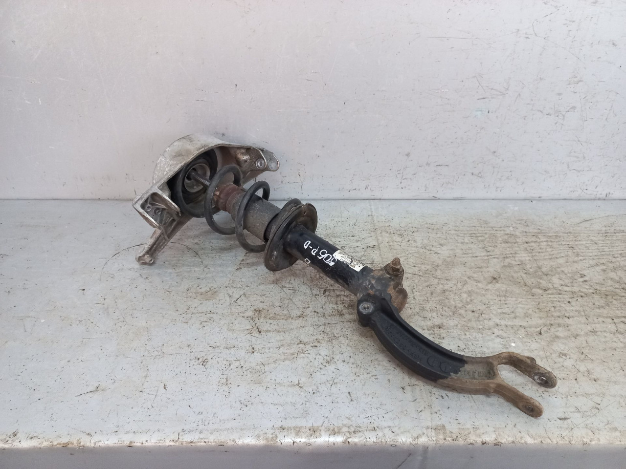 AMORTIZER AUDI A4 (B8) > 12-15  8T0413031AF