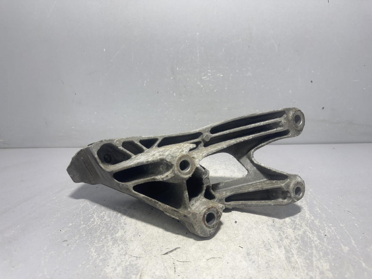 NOSAC MOTORA AUDI A4 (B8) > 12-15 8K0199307BP