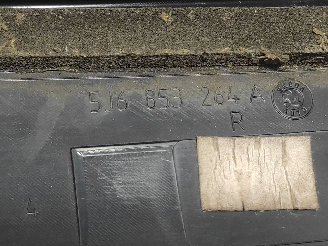 DIJELOVI LAJSNA SKODA FABIA > 07-10 5J6853264A