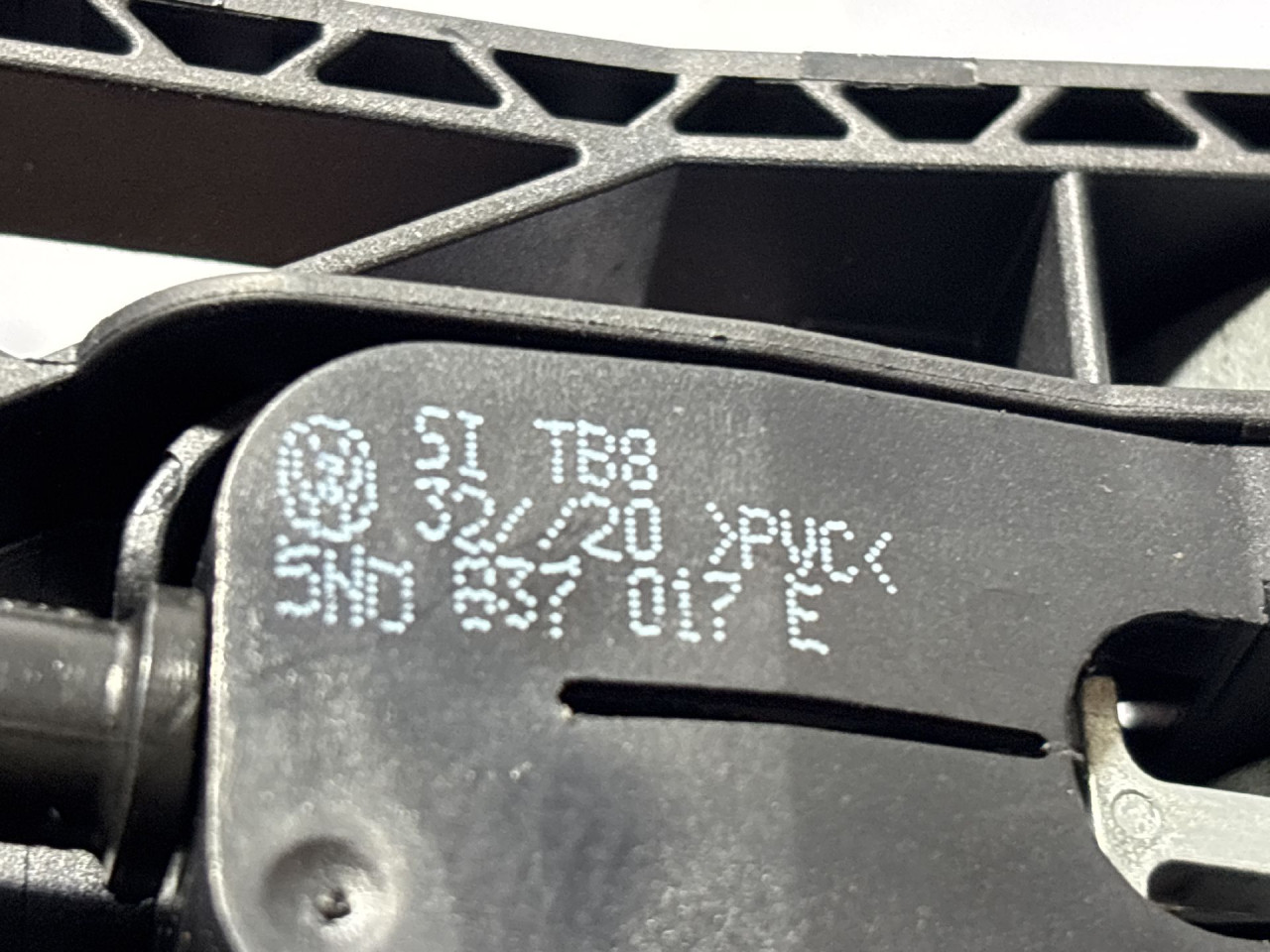 RUCKA VRATA SKODA OCTAVIA > 19- 5N0837017E