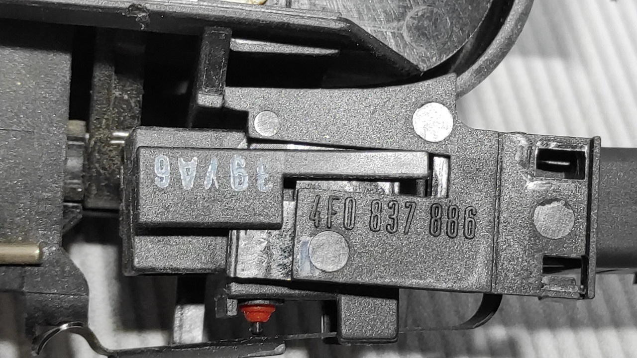 DIJELOVI RUCKA VRATA AUDI A6 > 08-11 4E0837886