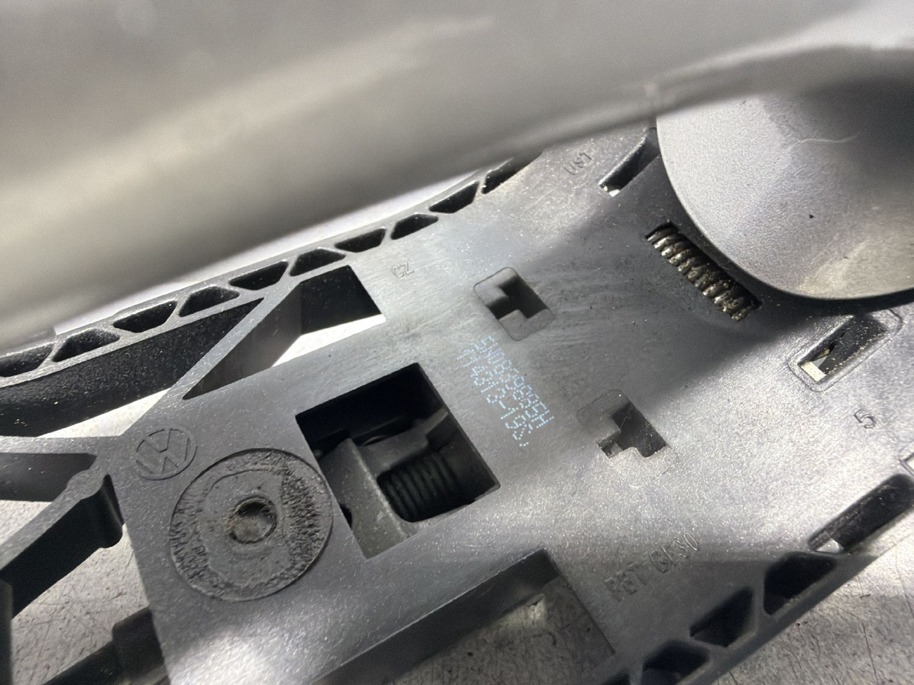 DIJELOVI RUCKA VRATA VW GOLF 7 > 12-16 1.6 5N0839885H