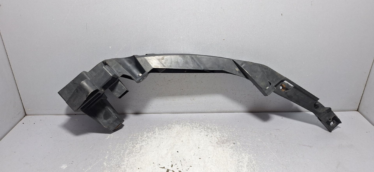 DIJELOVI NOSAC FARA AUDI Q3 > 11-15 8U0805607A