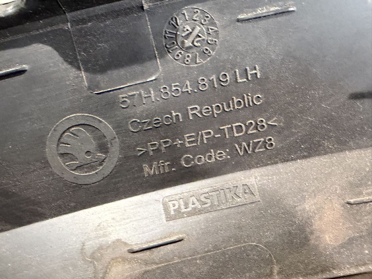 DIJELOVI RUB BLATOBRANA SKODA KODIAQ > 21- 2.0 57H854819