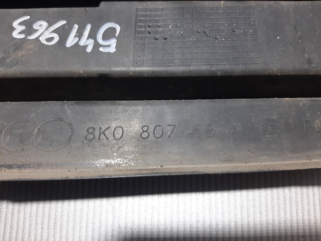 PLASTIKA BRANIKA AUDI A4 (B8) > 07-11 8K0807681A