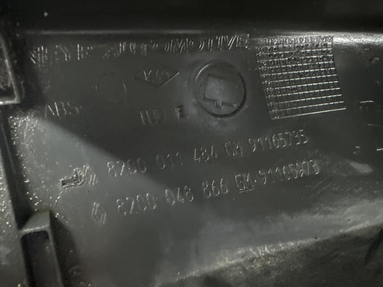 DIJELOVI ZADNJI DIO BRANIKA OPEL VIVARO > 07-14 2.5 8200011484
