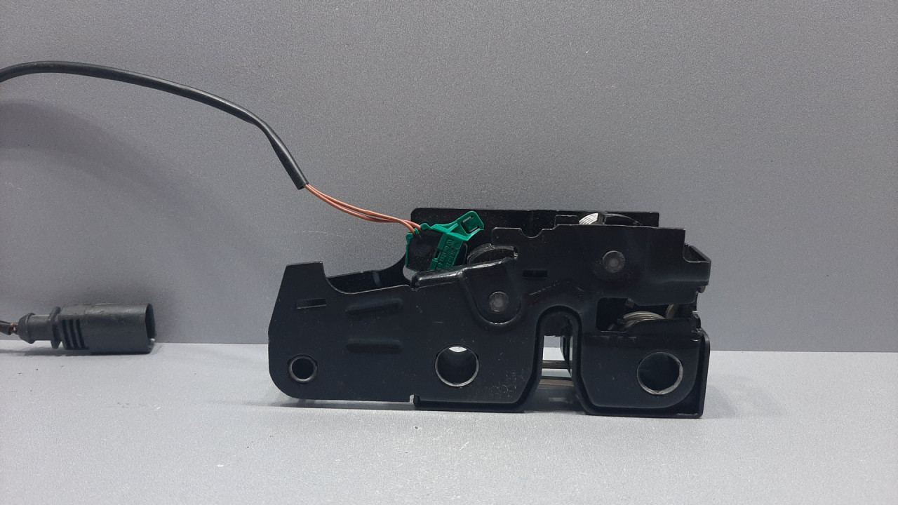 BRAVA HAUBE SKODA OCTAVIA > 04-08 1Z0823509E