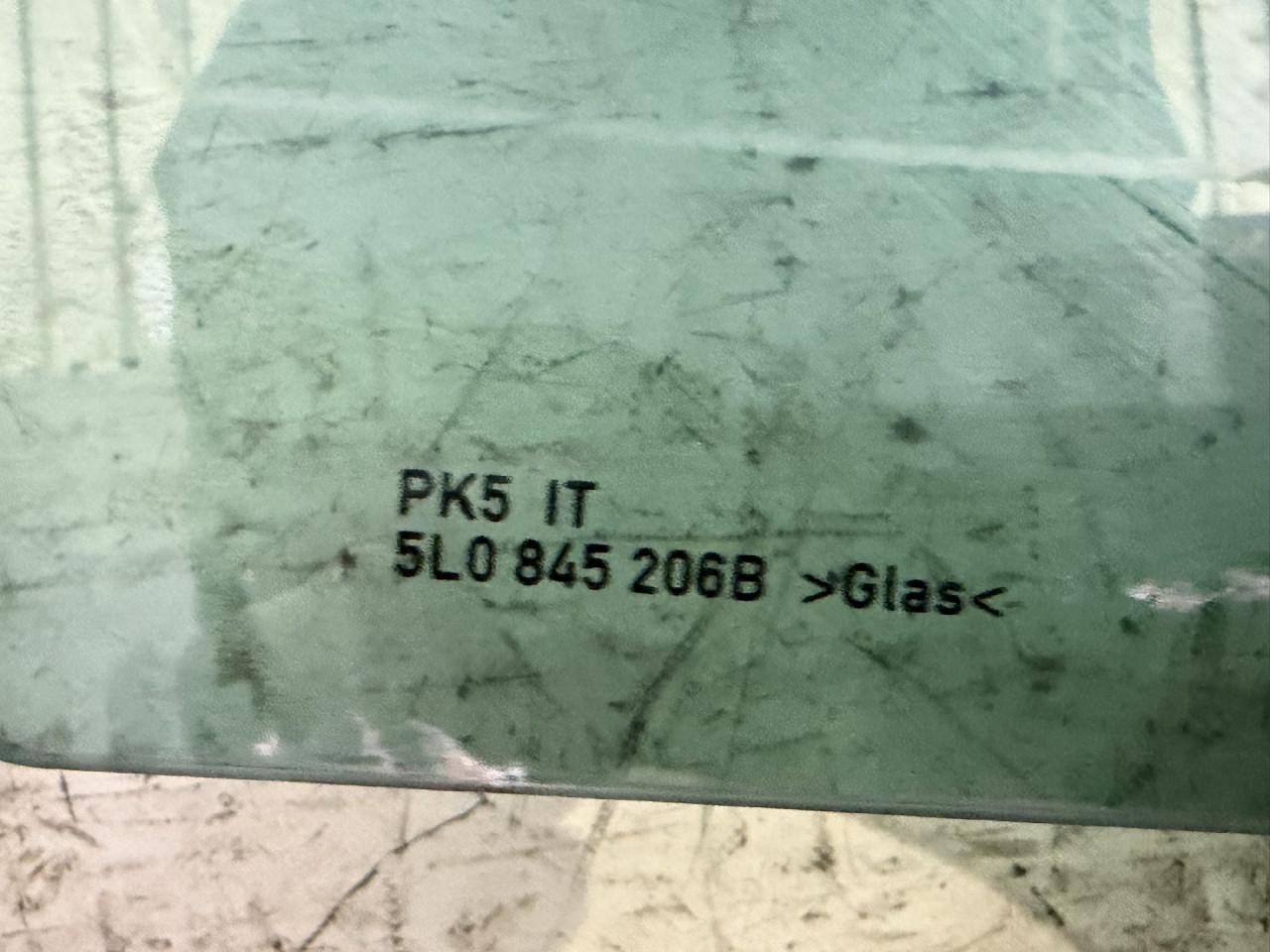 DIJELOVI STAKLO SKODA YETI > 13- 2.0 5L0845206B