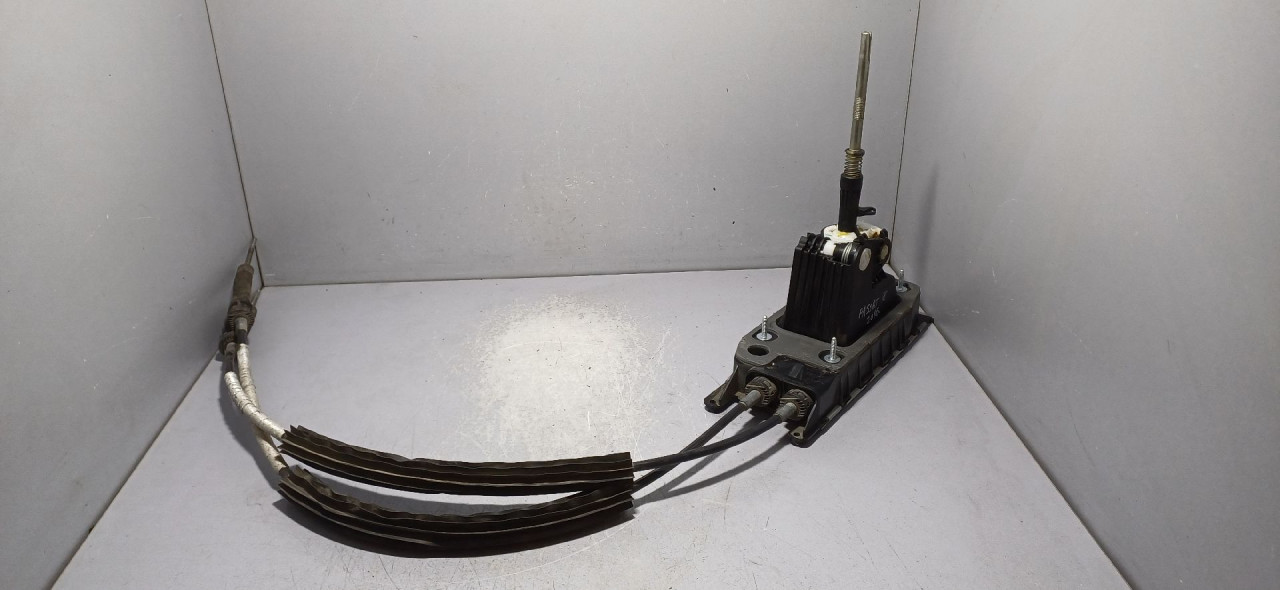 DIJELOVI SALTEBLA VW PASSAT B8 > 19 - 3Q0711049H