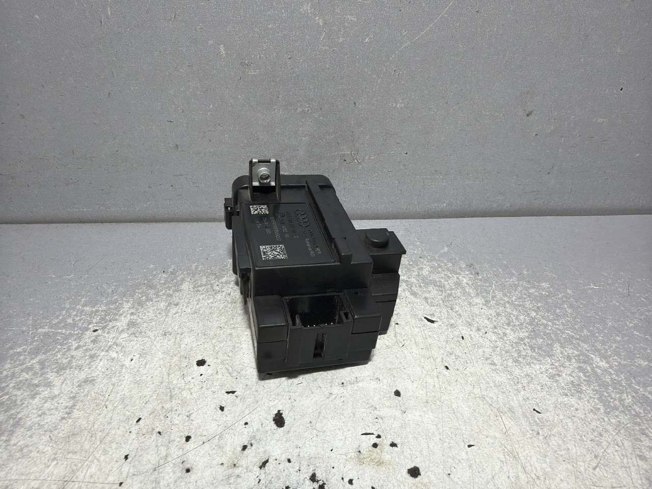 DIJELOVI BRAVA PALJENJA AUDI Q5 > 08-11 8K0909131C