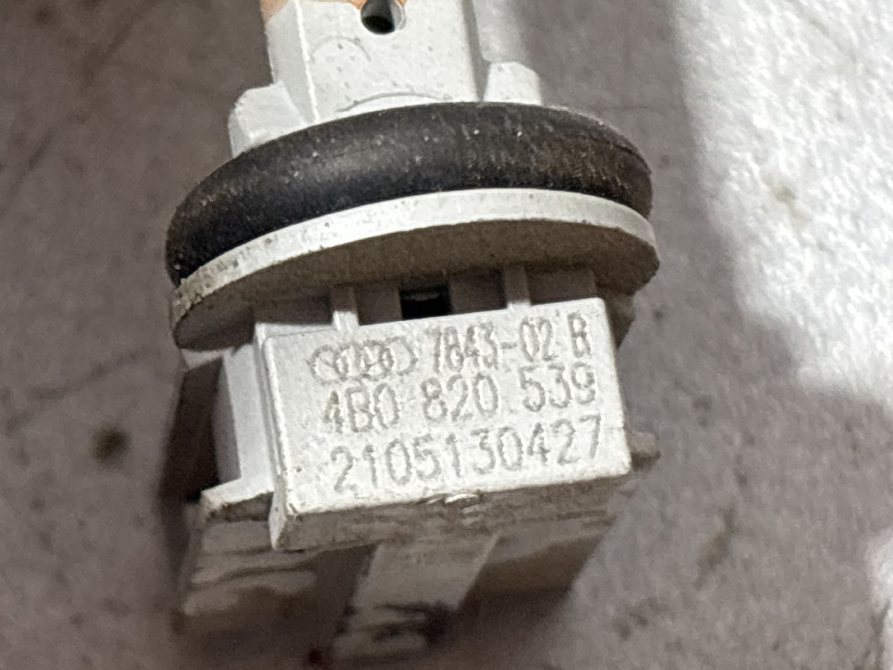 DIJELOVI SENZOR TEMPERATURE VW TIGUAN > 11-15 4B0820539