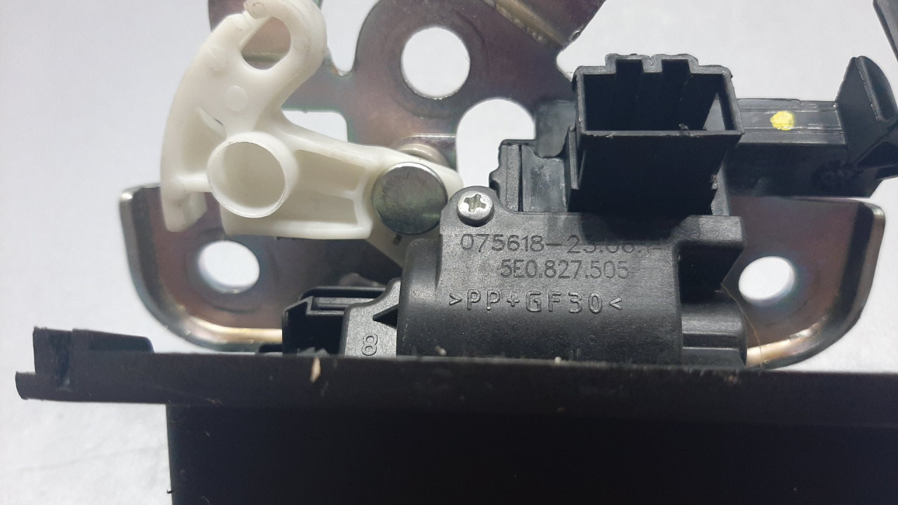BRAVA GEPEKA SKODA OCTAVIA > 13-16 5E0827505