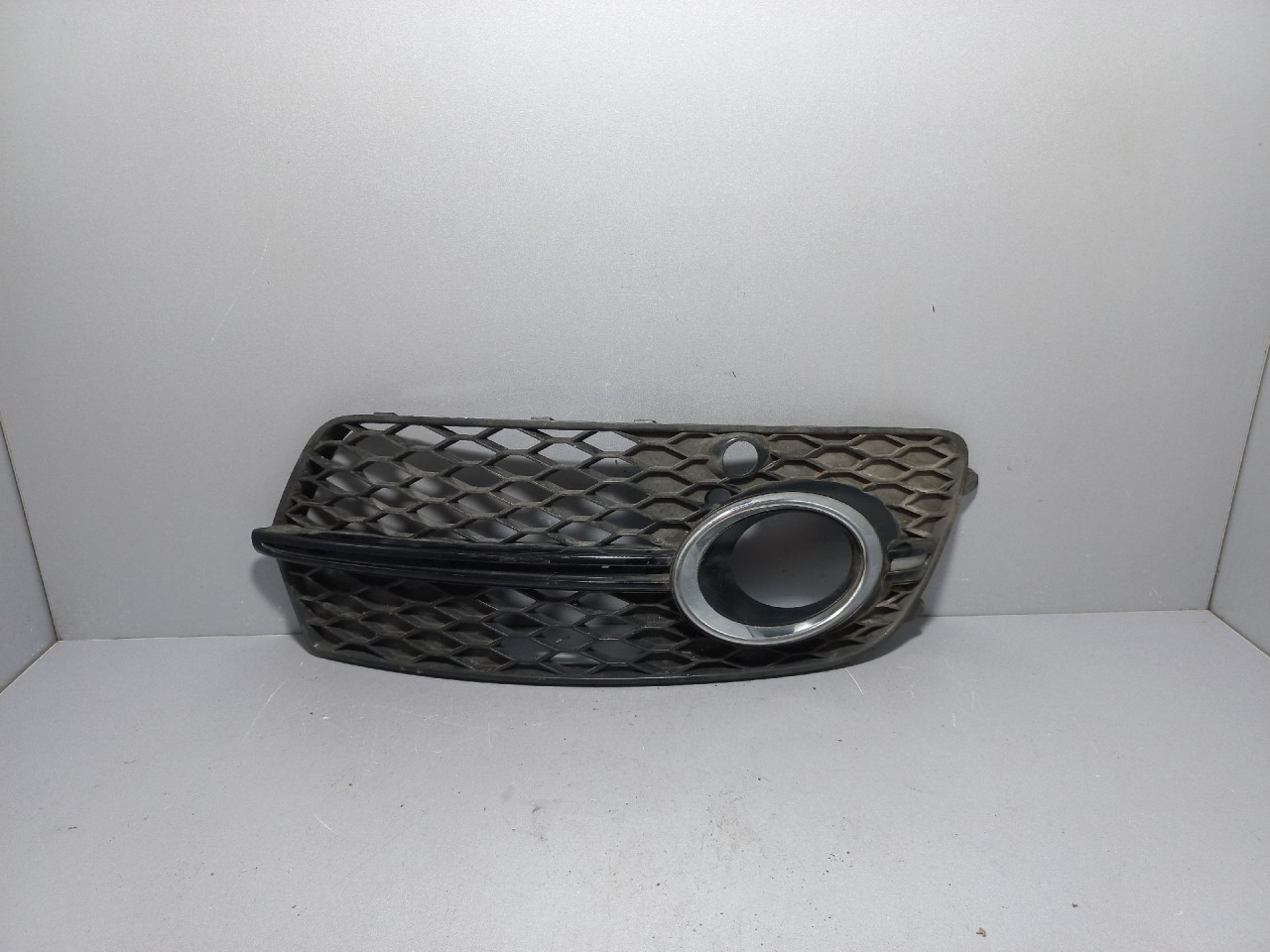 DIJELOVI RESETKA BRANIKA AUDI Q5 > 12-16 8R0807682N