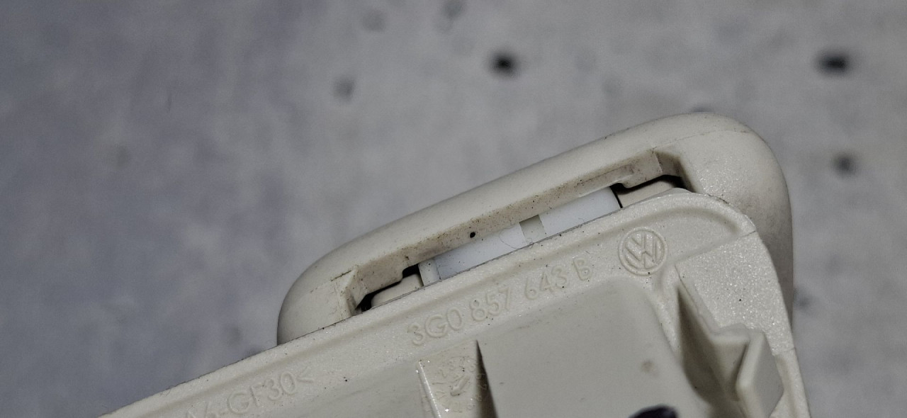 DIJELOVI KROVNA RUCKA VW PASSAT B8 > 14-19 1.6 3G0857643B