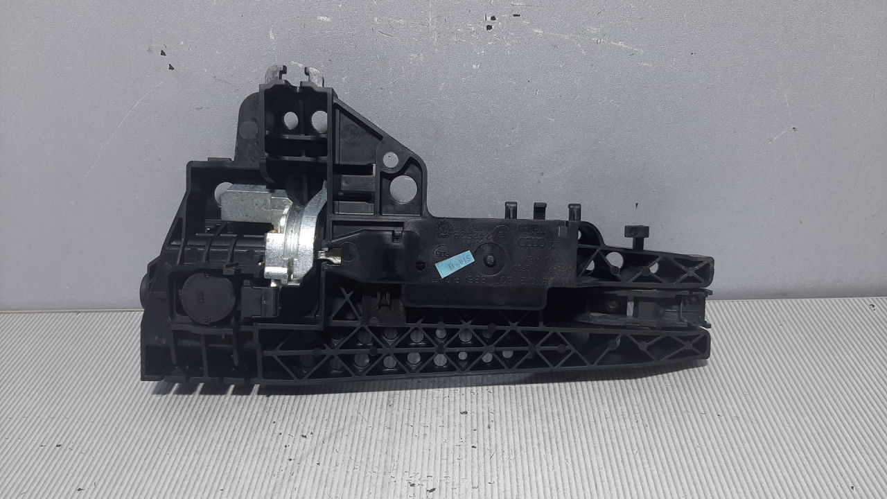 RUCKA VRATA AUDI A4 (B8) > 07-11 8T0837886A
