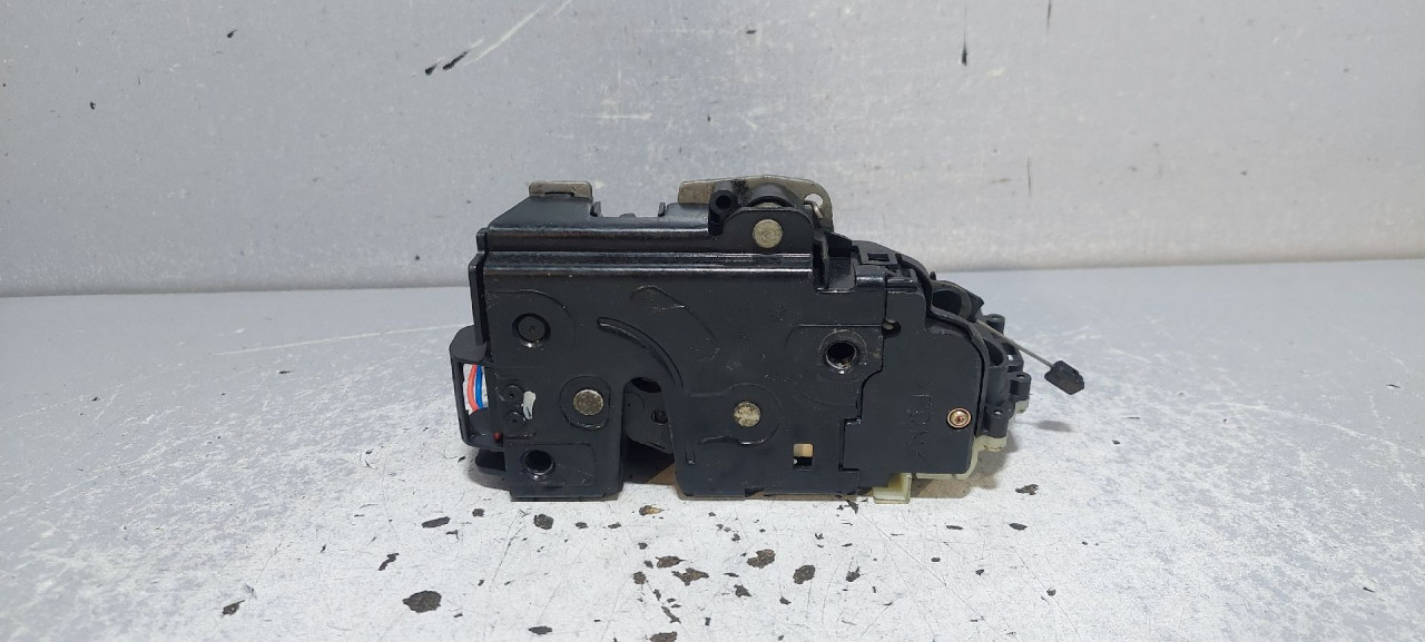DIJELOVI BRAVA VRATA VW T5 > 03-09 3B1837015AM