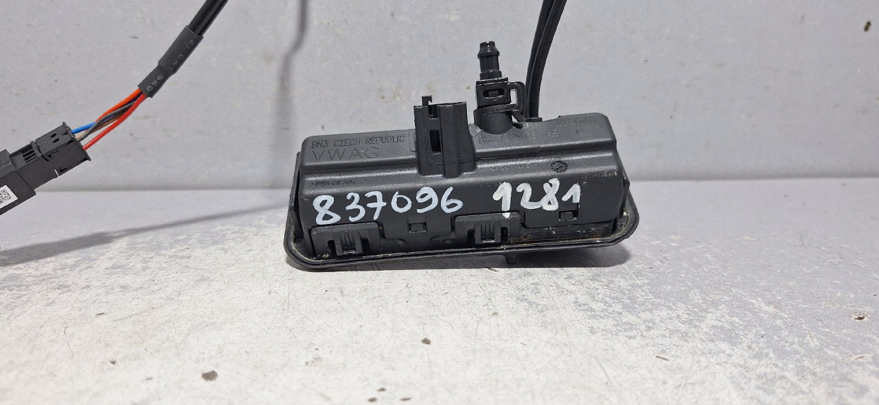 DIJELOVI KAMERA VW TOUAREG > 18- 8W8827566E