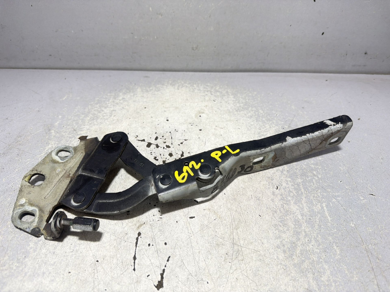 DIJELOVI SKARE OD HAUBE VW PASSAT B7 > 10-14