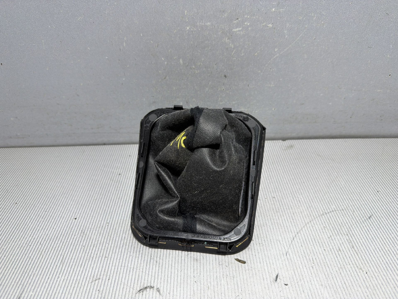 DIJELOVI RUCICA MJENJACA VW T-ROC > 17- 1.0 2GA711123A