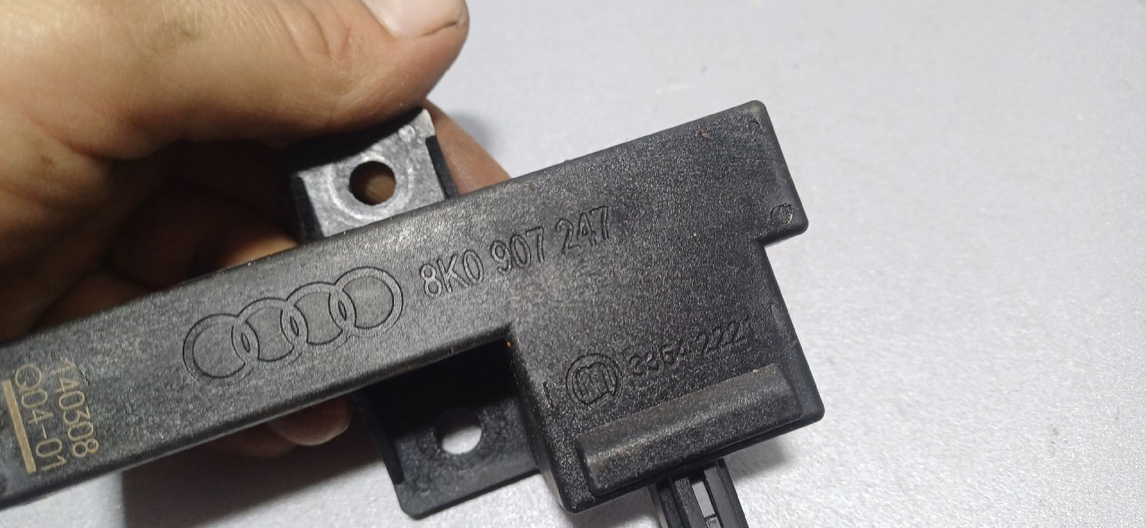 DIJELOVI ANTENA AUDI A6 4G > 14-18 8K0907247