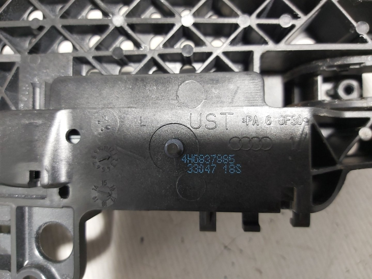 DIJELOVI RUCKA VRATA AUDI A6 4G > 11-14 4H0837885