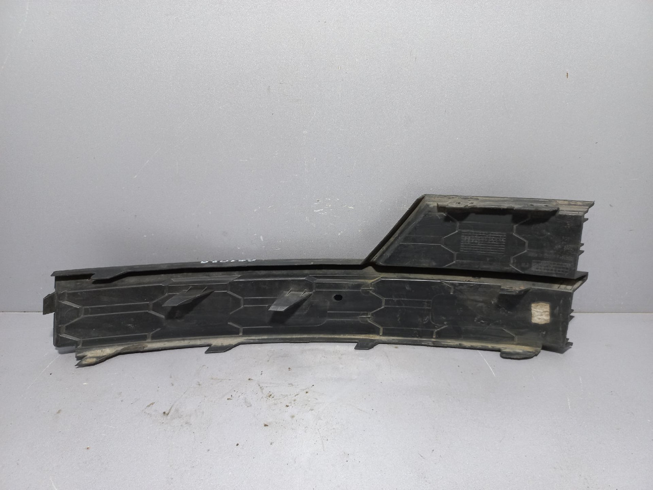 PLASTIKA BRANIKA SKODA OCTAVIA > 17-19 5E0807681F
