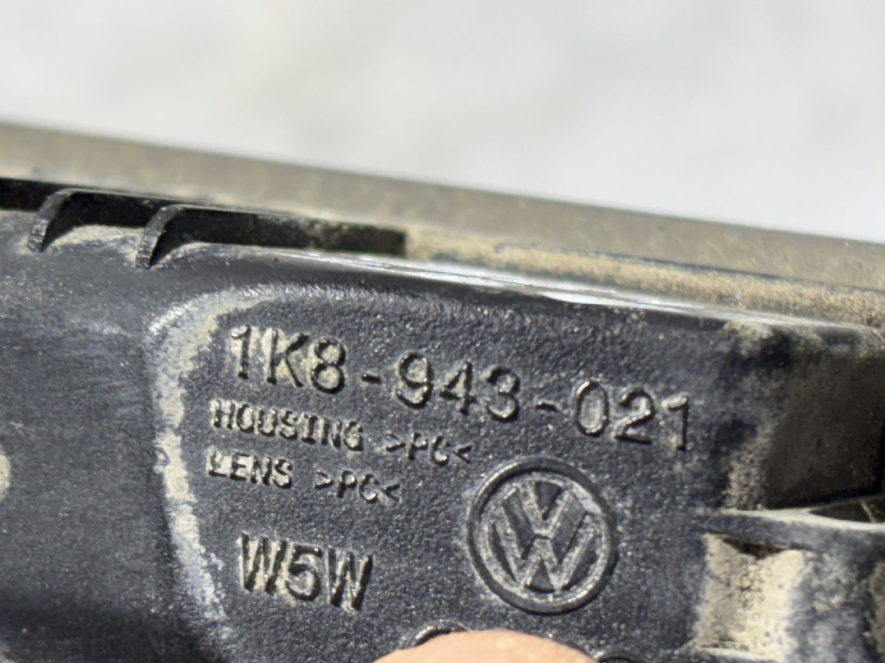DIJELOVI RASVJETA TABLICA VW GOLF 7 > 12-16 1K8943021