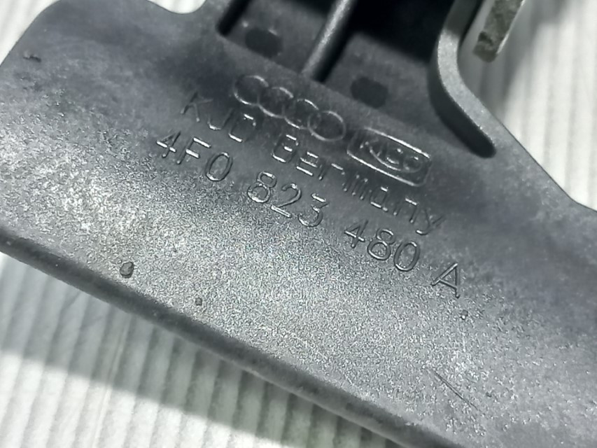 DIJELOVI BRAVA HAUBE AUDI A6 > 08-11 4F0823480A