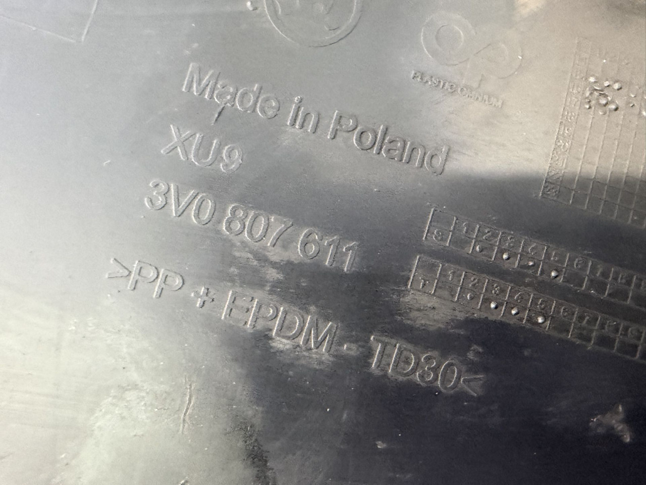 DIJELOVI PODNA ZASTITA SKODA SUPERB > 15-19 2.0 3V0807611