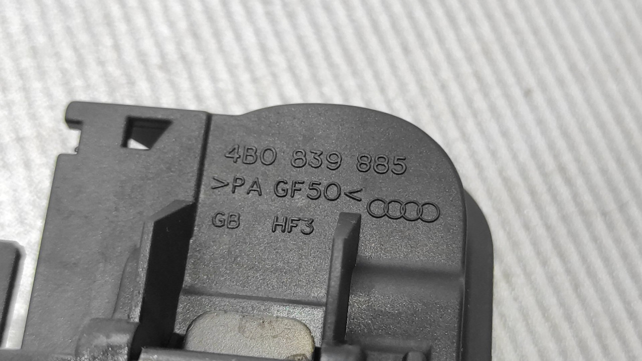 DIJELOVI RUCKA VRATA AUDI A3 > 08-12 4B0839885