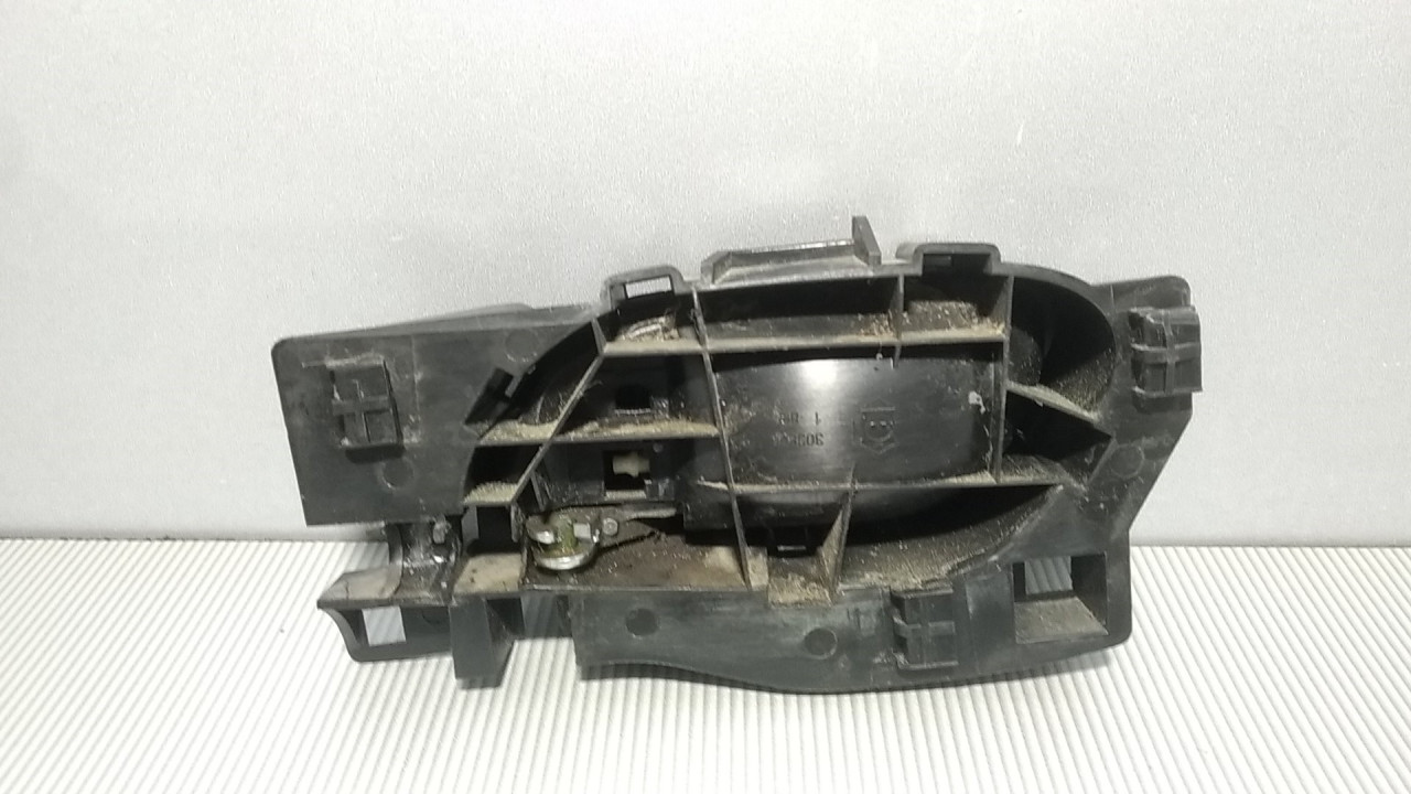 UNUTRASNJA RUCKA VRATA PEUGEOT 208 > 12-15 96555516VV