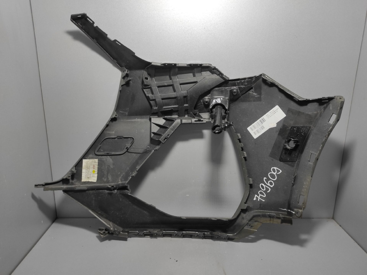 DIJELOVI BRANIK AUDI Q3 > 18- 83A807438D