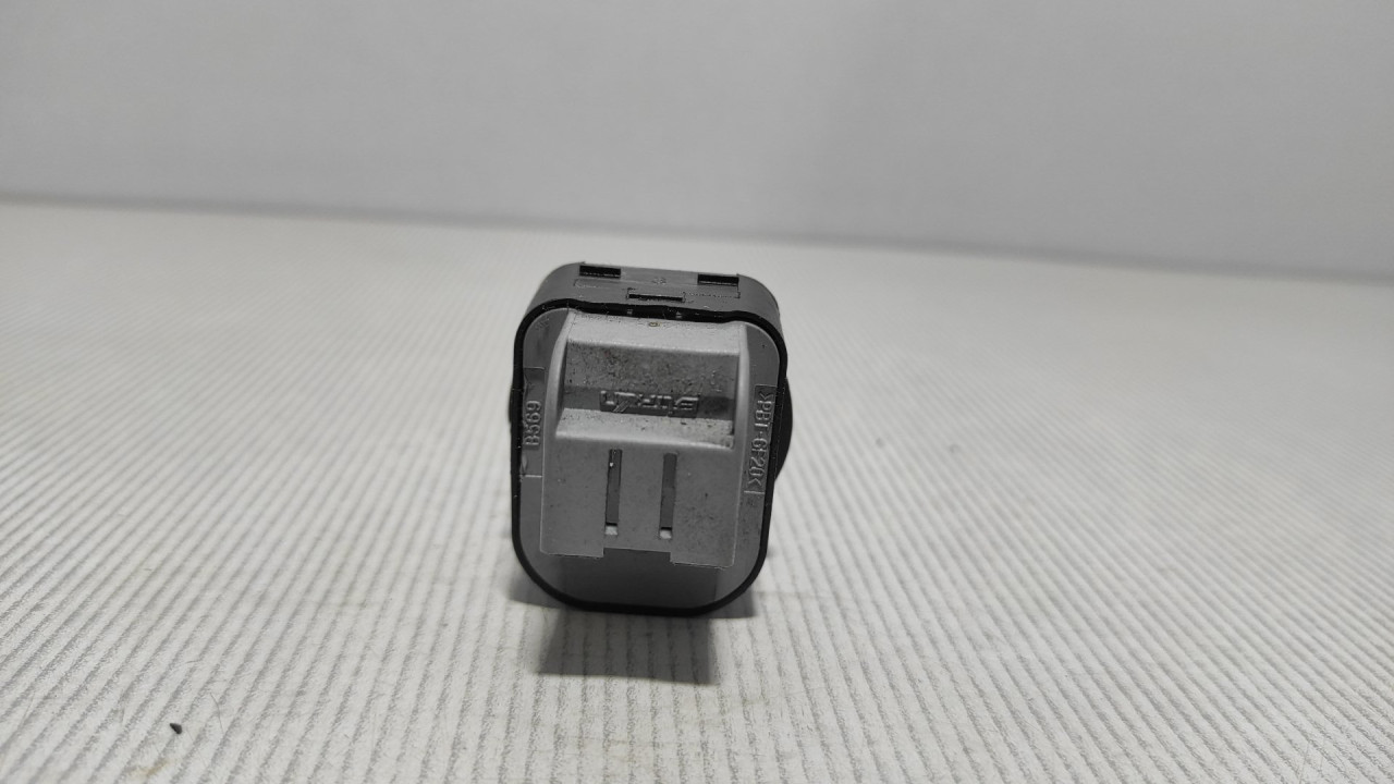 DIJELOVI PREKIDAC FIAT QUBO > 08-16 B569
