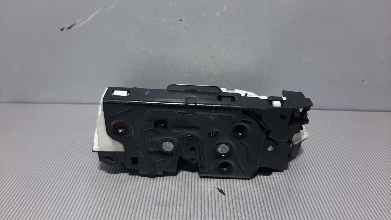 DIJELOVI BRAVA VRATA VW GOLF 6 > 08-12 5K4839016B