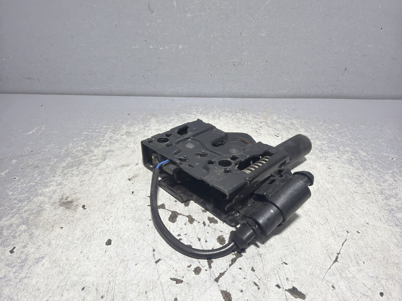 DIJELOVI BRAVA HAUBE AUDI A4 (B9) > 19- 2.0 8W0823509B