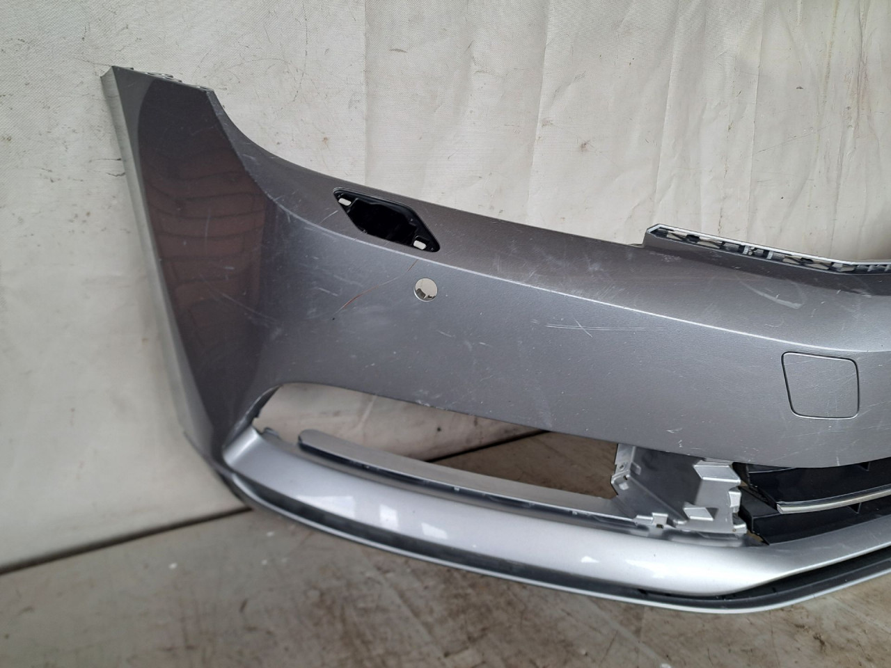 DIJELOVI BRANIK VW PASSAT B8 > 14-19 3G0807221