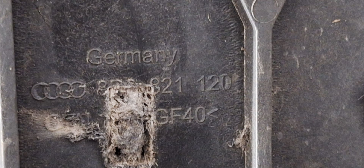 DIJELOVI UNUTRASNJI BLATOBRAN AUDI Q5 > 12-16 8R0821120