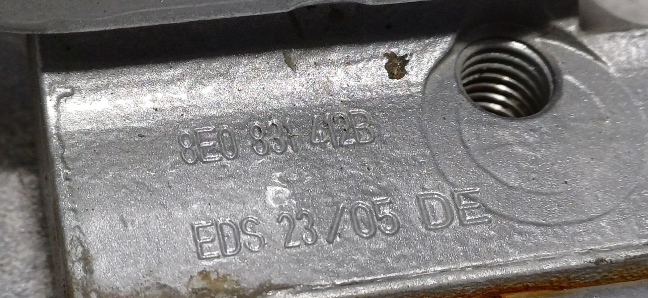 DIJELOVI BAGLAMA AUDI A6 > 04-08 8E0831412B