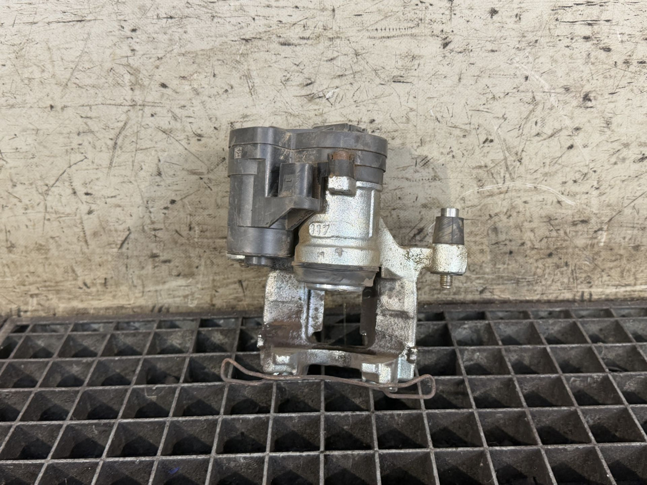 DIJELOVI KOCIONA KLJESTA SKODA SUPERB > 15-19 2.0 3Q0615423