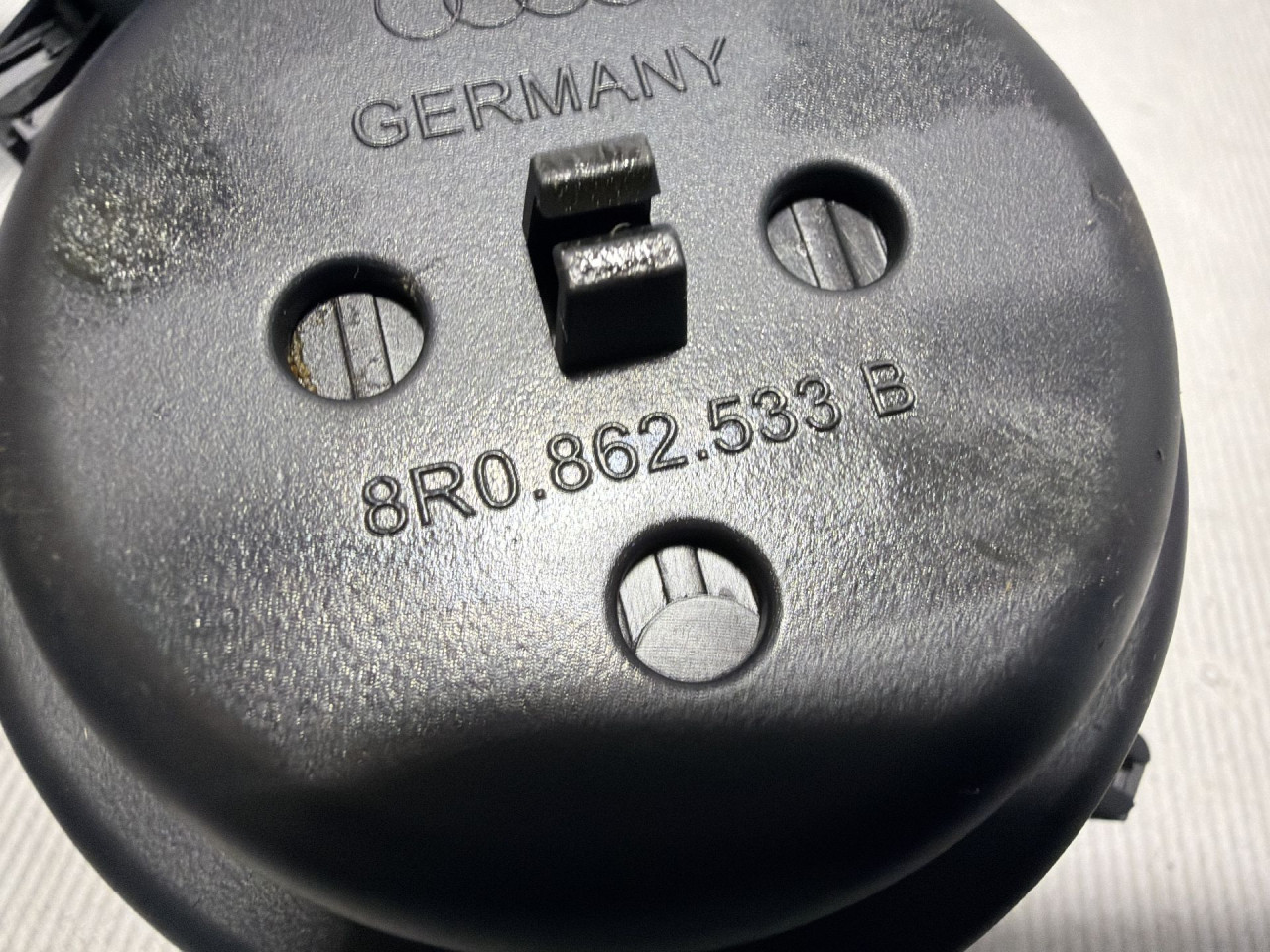 DIJELOVI PLASTIKA AUDI Q5 > 12-16 2.0 8R0862533B