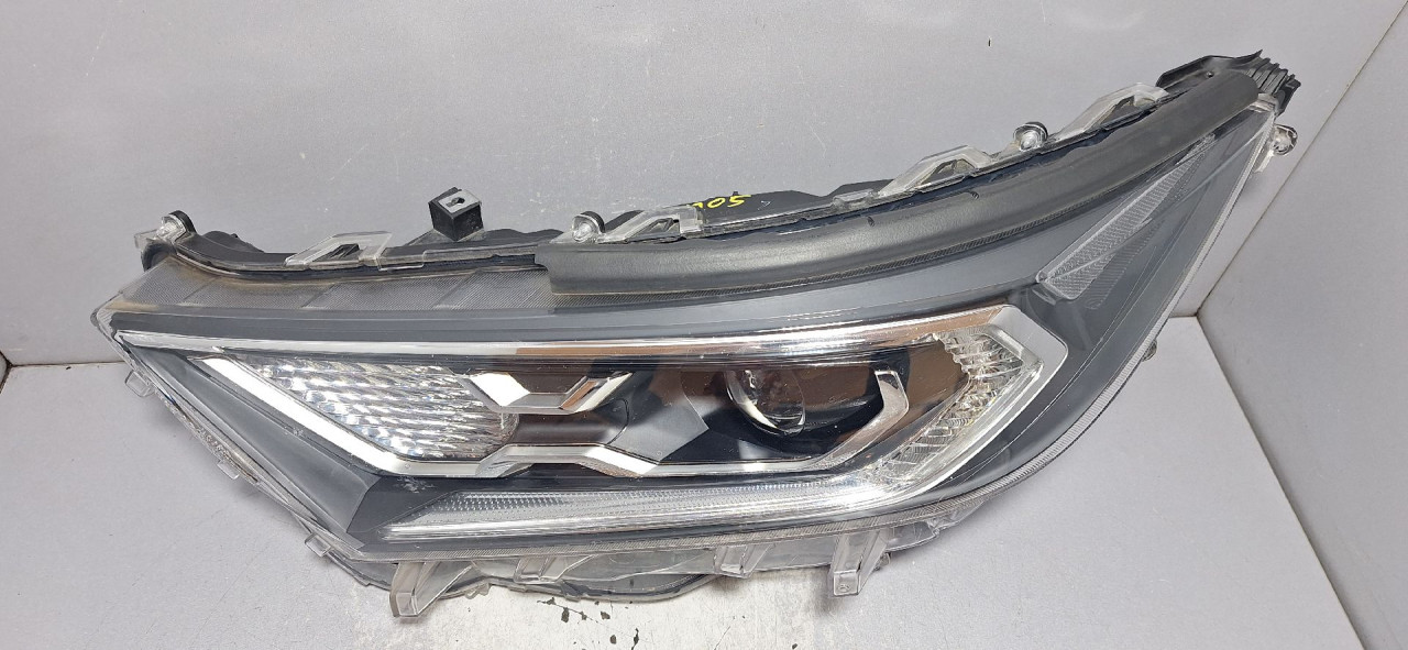DIJELOVI FAR OSTECEN TOYOTA RAV 4 > 18-