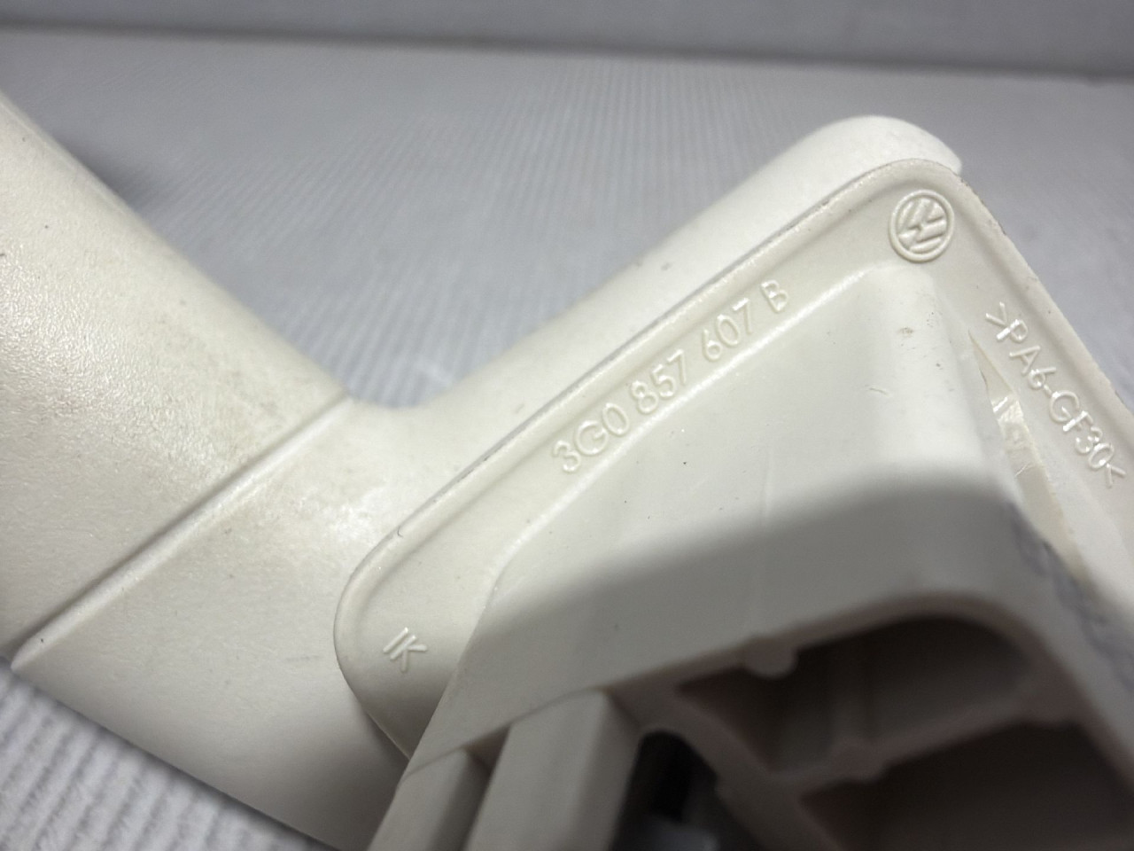 DIJELOVI KROVNA RUCKA VW PASSAT B8 > 14-19 2.0 3G0857607B