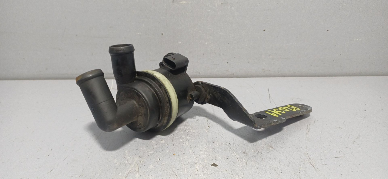 DIJELOVI POMOCNA PUMPA VODE VW PASSAT B7 > 10-14 1.6 5N0965561A