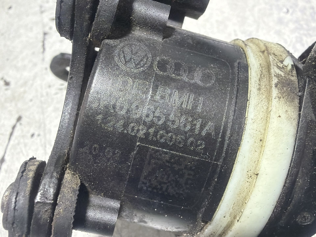 DIJELOVI POMOCNA PUMPA VODE SKODA RAPID > 12-16 6R0965561A