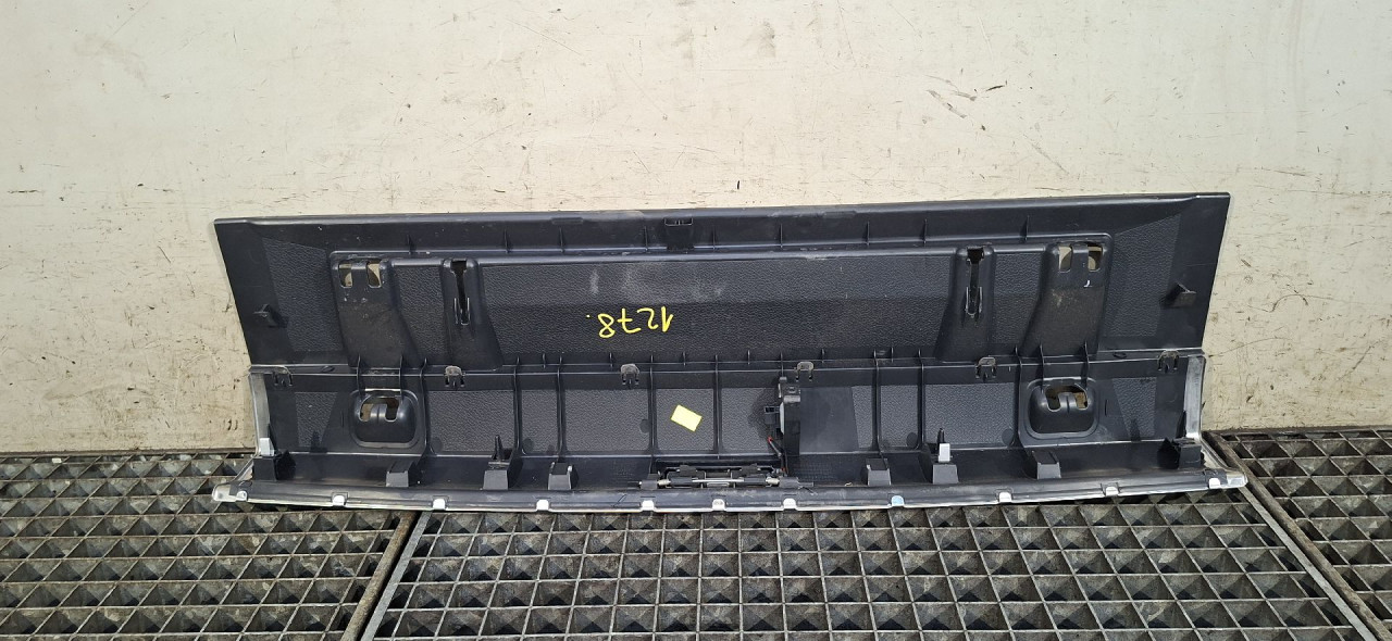 DIJELOVI PLASTIKA AUDI Q3 > 11-15 2.0 8U0864483A