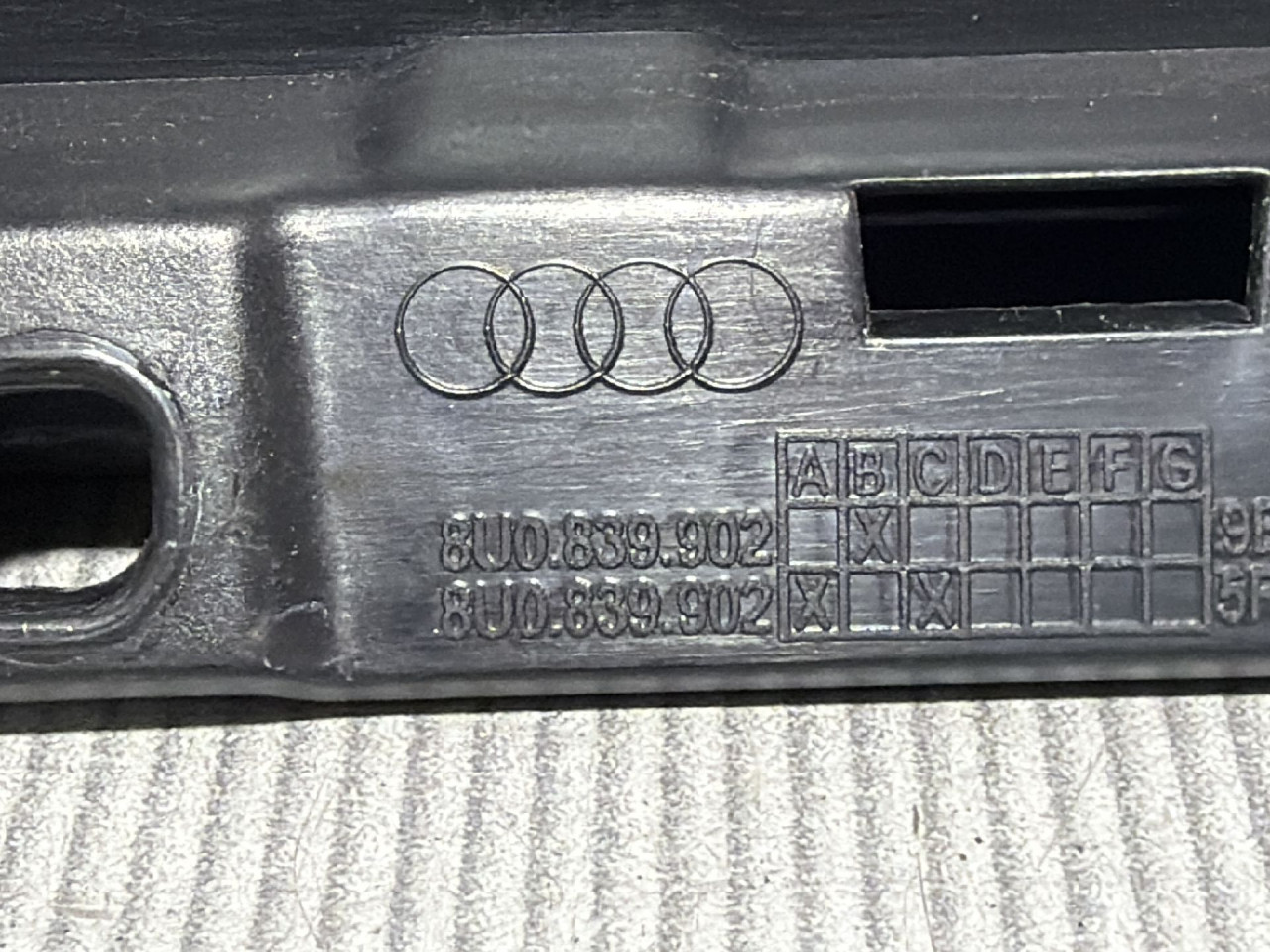 DIJELOVI LAJSNA AUDI Q3 > 11-15 2.0 8U0839902