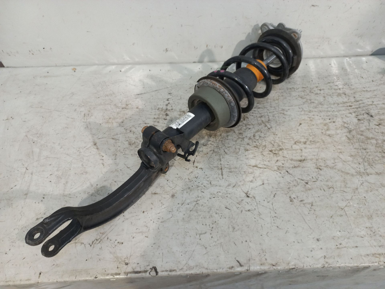 DIJELOVI AMORTIZER AUDI A7 > 10-14 4G8031F