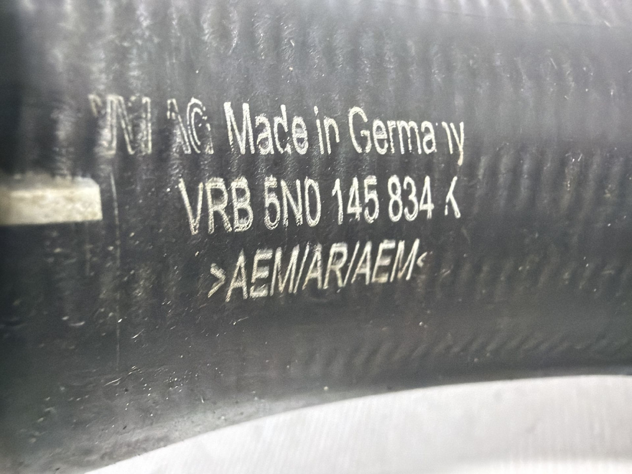 DIJELOVI CRIJEVO AUDI Q3 > 11-15 2.0 5N0145835K