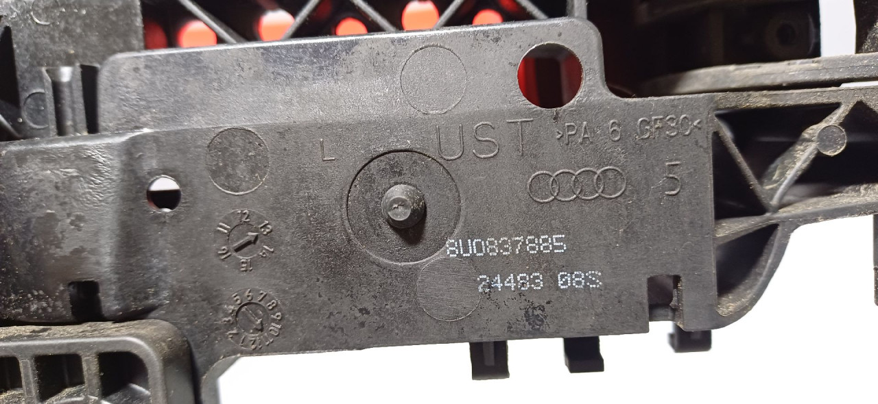DIJELOVI RUCKA VRATA AUDI Q3 > 11-15 8U0837885