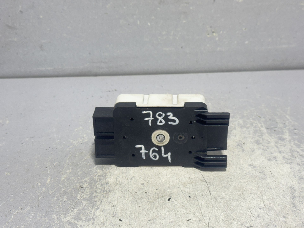 DIJELOVI ANTENA SEAT ATECA > 16-20 5Q0035570